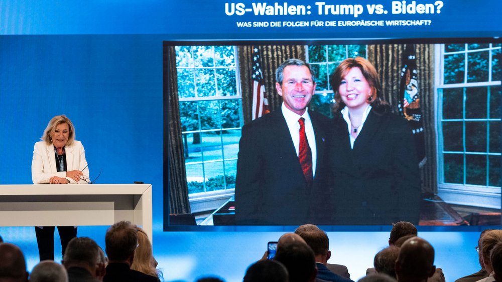 Sabine Christiansen vor der Präsentation über die US-Wahlen: Trump vs. Biden und die Folgen für die europäische Wirtschaft.