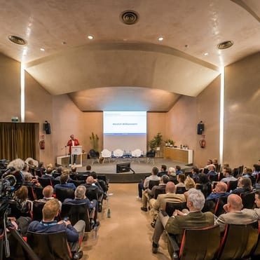 Interessierte und interessante Teilnehmer beim Event "Die Familienstiftung"