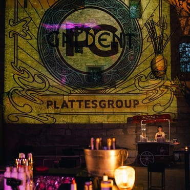 Projektion auf der Höhlenwand „PlattesGroup" und „Es Galdent"