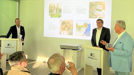 Willi Plattes, Holger Schlechter und Jochen Knecht. IFZA Präsentation im Hintergrund.