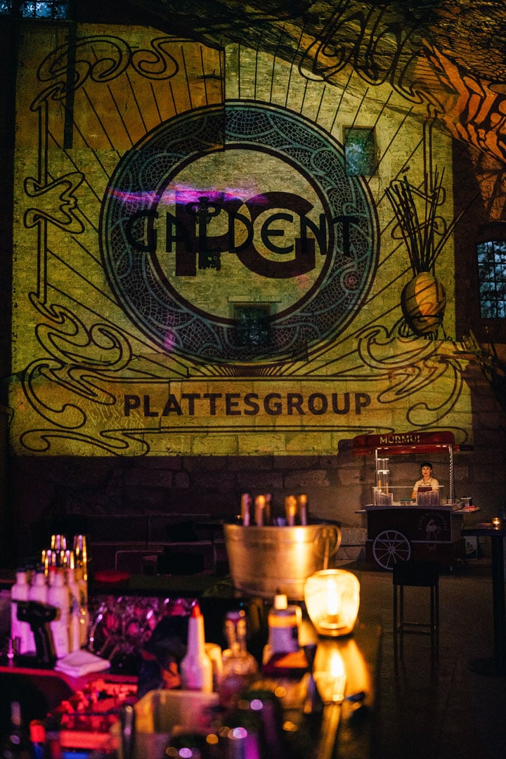 Projektion auf der Höhlenwand „PlattesGroup" und „Es Galdent"